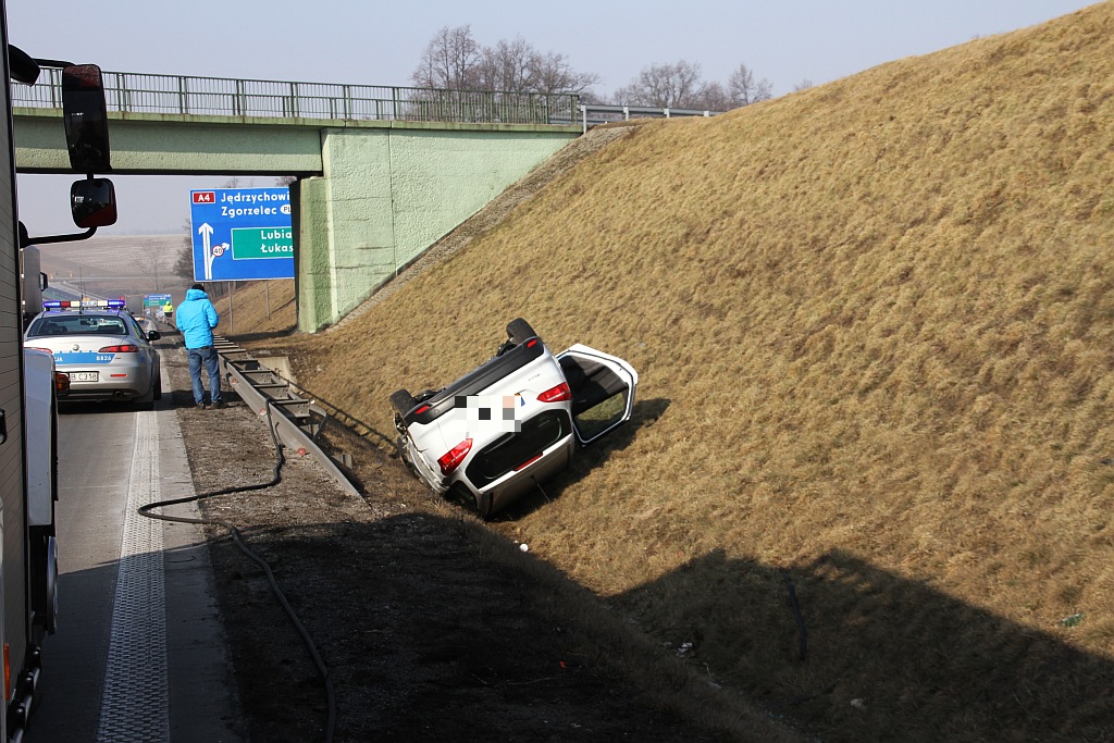 Jedna osoba trafiła do szpitala w wyniku wypadku na A4
