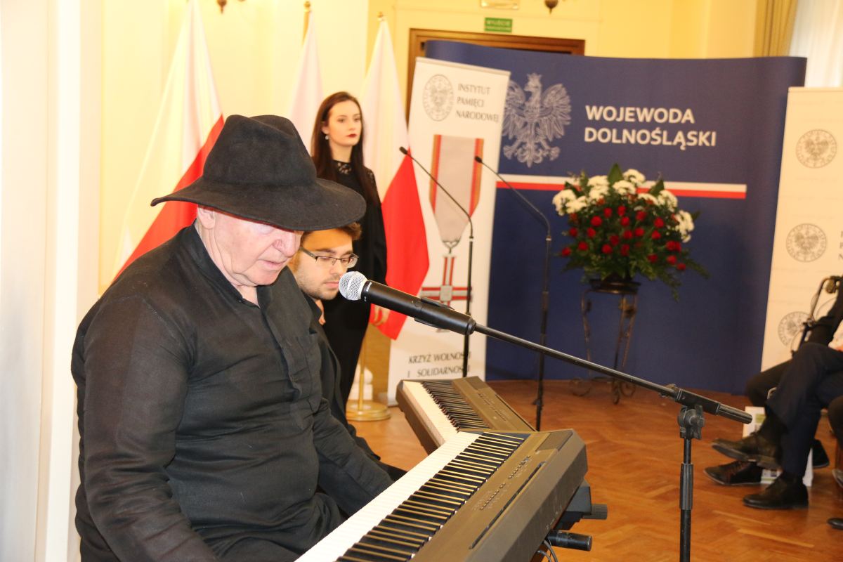 Kolejni legniczanie z  Krzyżami Wolności i Solidarności