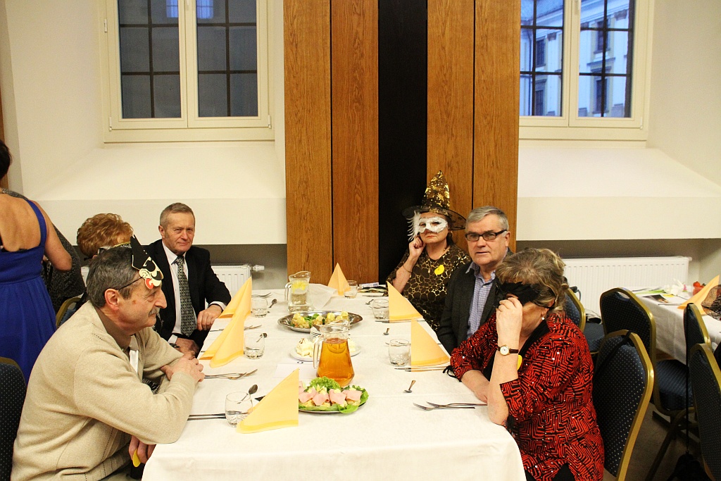 Legniccy seniory balowali w Sali Maneżowej, aż skry się sypały