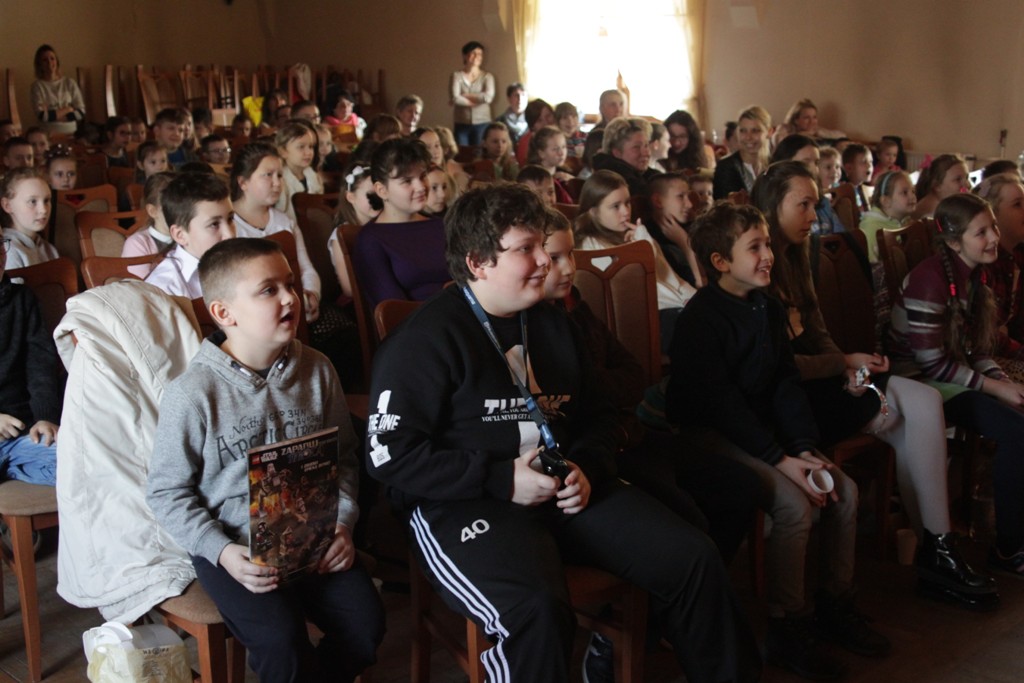 Uczestnicy półkolonii zimowych w Kunicach nie nudzą się