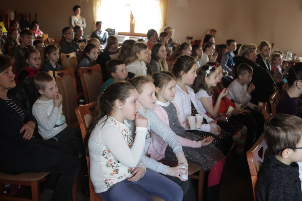 Uczestnicy półkolonii zimowych w Kunicach nie nudzą się