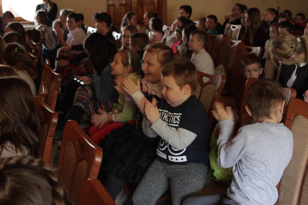 Uczestnicy półkolonii zimowych w Kunicach nie nudzą się