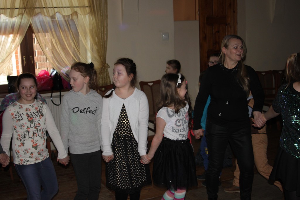 Uczestnicy półkolonii zimowych w Kunicach nie nudzą się