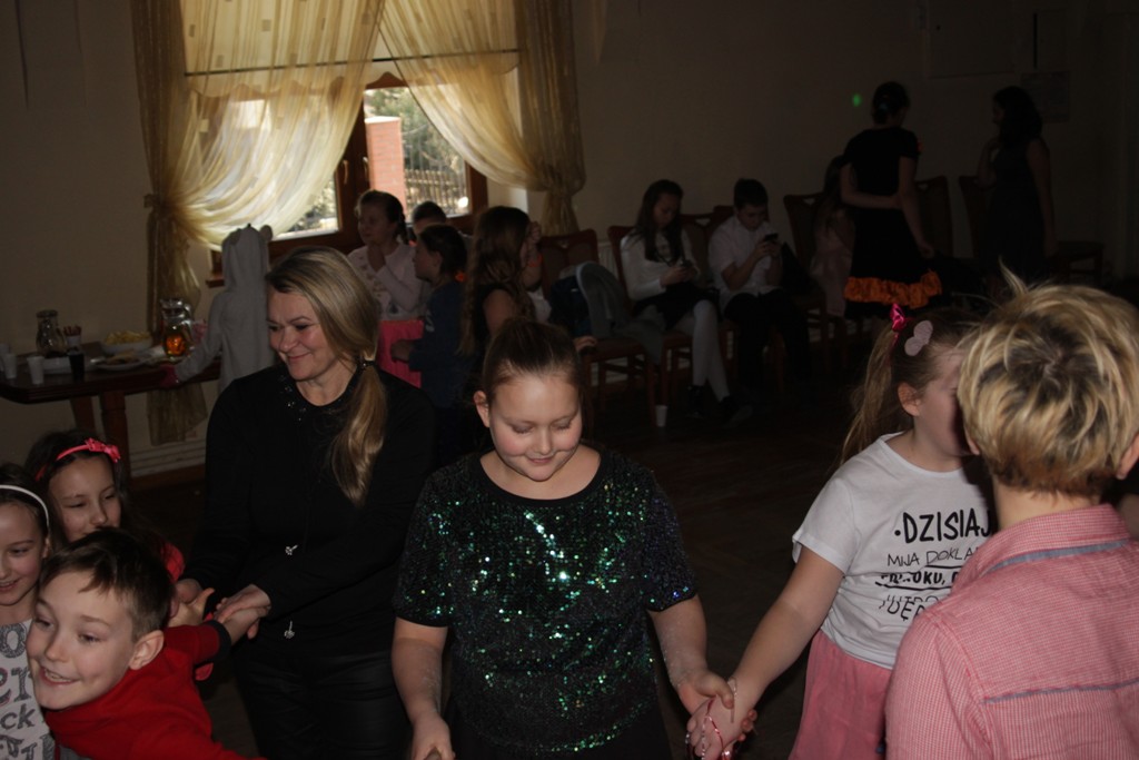 Uczestnicy półkolonii zimowych w Kunicach nie nudzą się