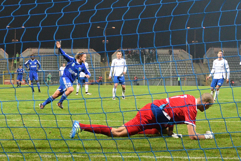 Piłkarze Miedzi Legnica wygrali pierwszy w tym roku ligowy mecz