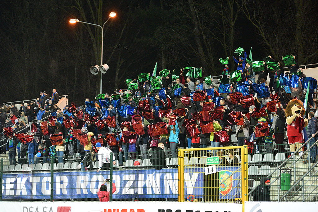 Piłkarze Miedzi Legnica wygrali pierwszy w tym roku ligowy mecz
