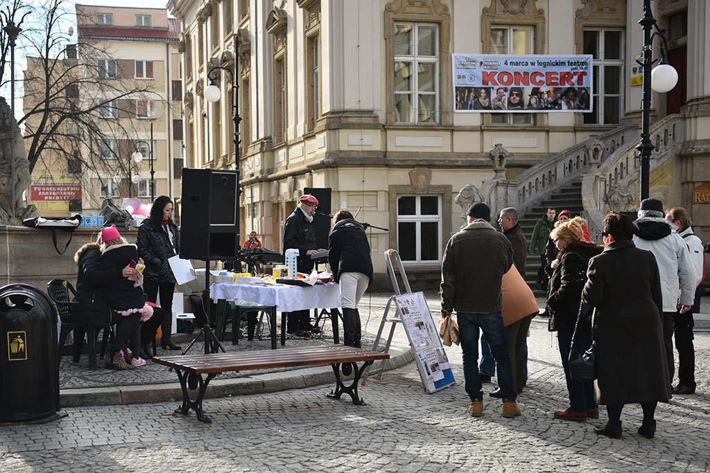 Happening, na którym zbierano pieniądze dla „bezdomniaków”