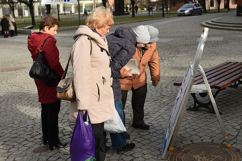 Happening, na którym zbierano pieniądze dla „bezdomniaków”