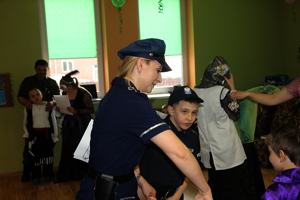 Dzieci ze szkoły „Dar Losu” tańczyły na zabawie karnawałowej