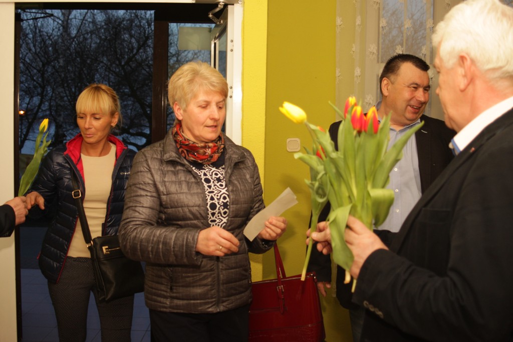 Koń Polski bawił mieszkanki gminy Kunice z okazji Dnia Kobiet