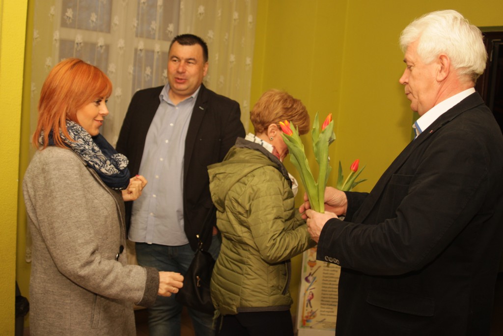 Koń Polski bawił mieszkanki gminy Kunice z okazji Dnia Kobiet