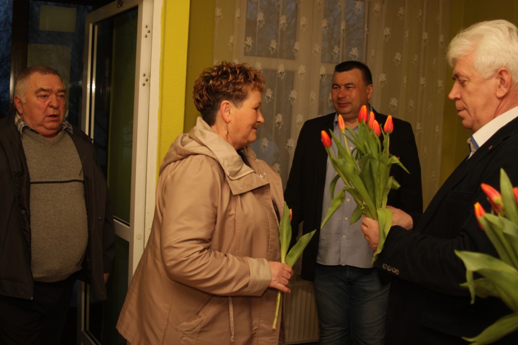 Koń Polski bawił mieszkanki gminy Kunice z okazji Dnia Kobiet
