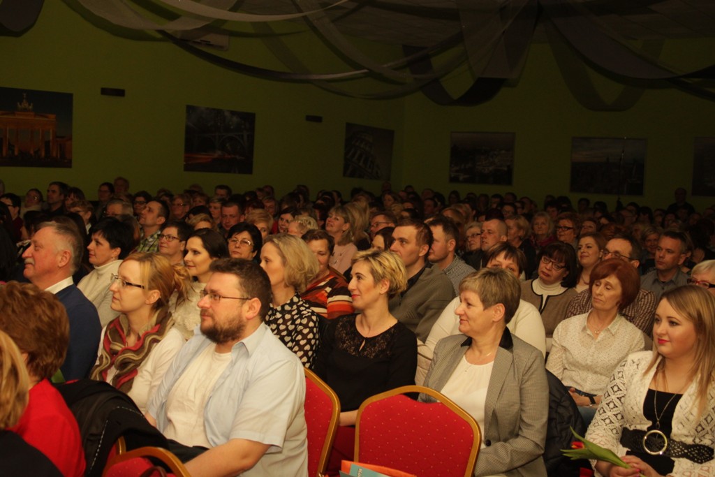 Koń Polski bawił mieszkanki gminy Kunice z okazji Dnia Kobiet