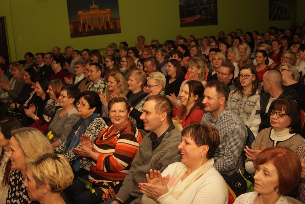 Koń Polski bawił mieszkanki gminy Kunice z okazji Dnia Kobiet