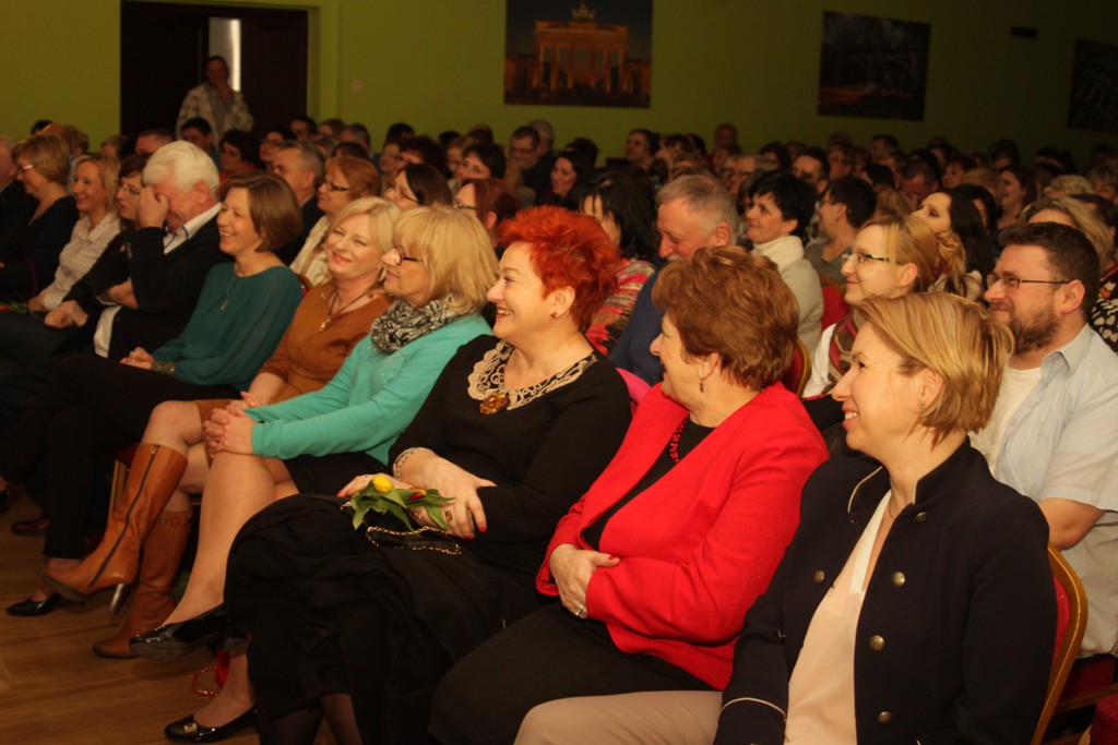 Koń Polski bawił mieszkanki gminy Kunice z okazji Dnia Kobiet