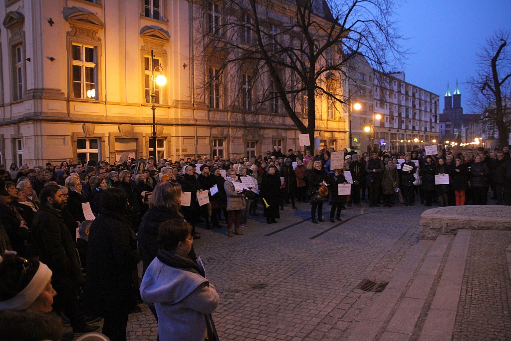 Ponad 300 osób wzięło udział w Międzynarodowym Strajku Kobiet