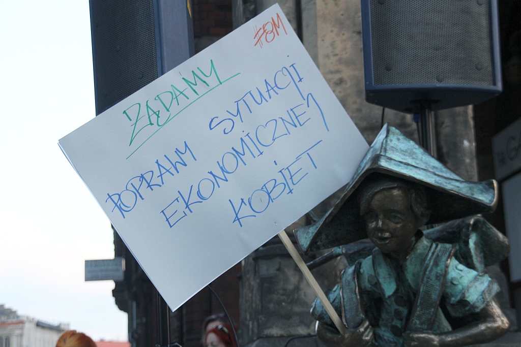 Ponad 300 osób wzięło udział w Międzynarodowym Strajku Kobiet