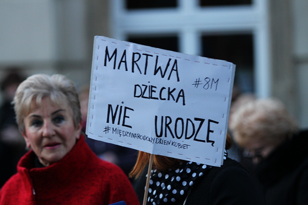 Ponad 300 osób wzięło udział w Międzynarodowym Strajku Kobiet