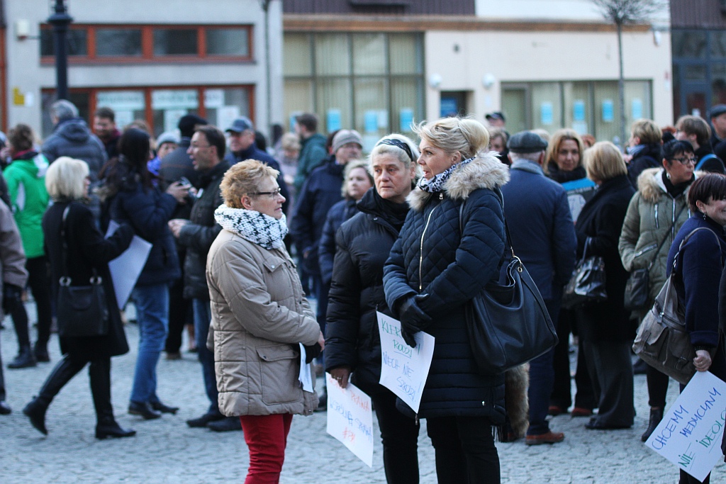 Ponad 300 osób wzięło udział w Międzynarodowym Strajku Kobiet
