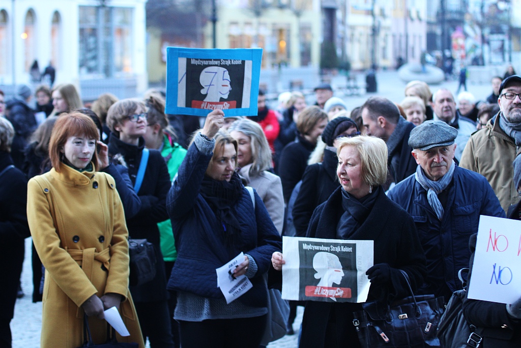 Ponad 300 osób wzięło udział w Międzynarodowym Strajku Kobiet