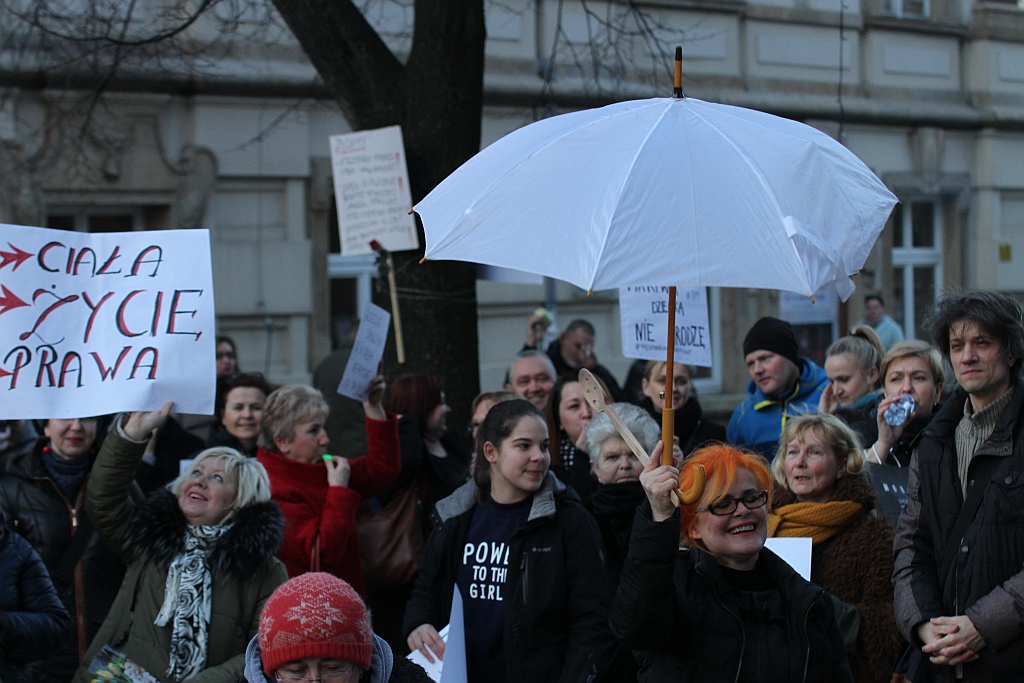 Ponad 300 osób wzięło udział w Międzynarodowym Strajku Kobiet