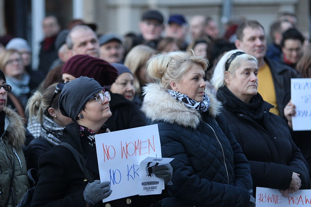 Ponad 300 osób wzięło udział w Międzynarodowym Strajku Kobiet