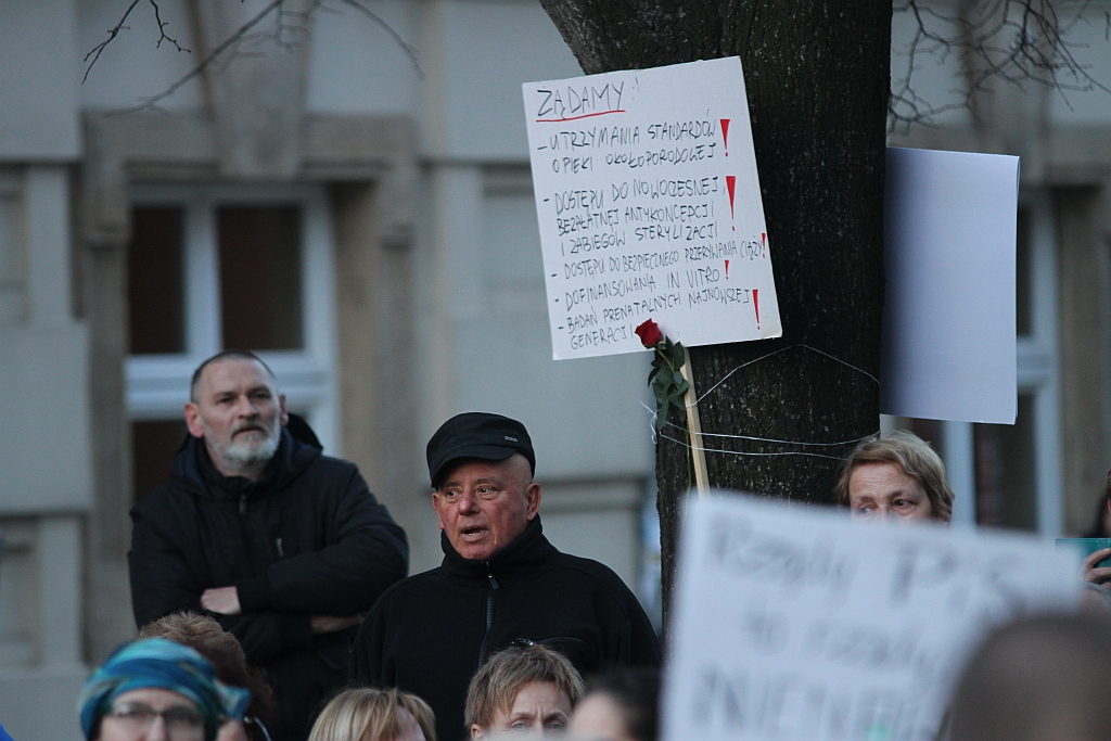 Ponad 300 osób wzięło udział w Międzynarodowym Strajku Kobiet