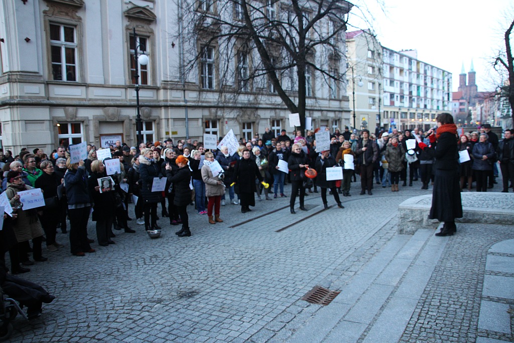 Ponad 300 osób wzięło udział w Międzynarodowym Strajku Kobiet