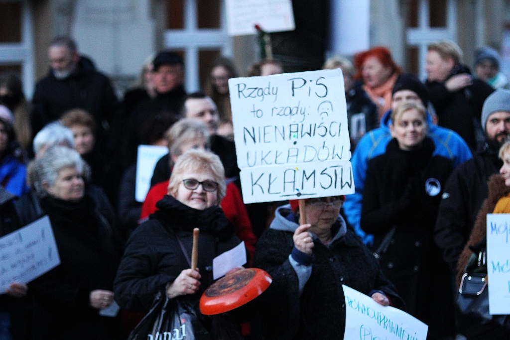 Ponad 300 osób wzięło udział w Międzynarodowym Strajku Kobiet