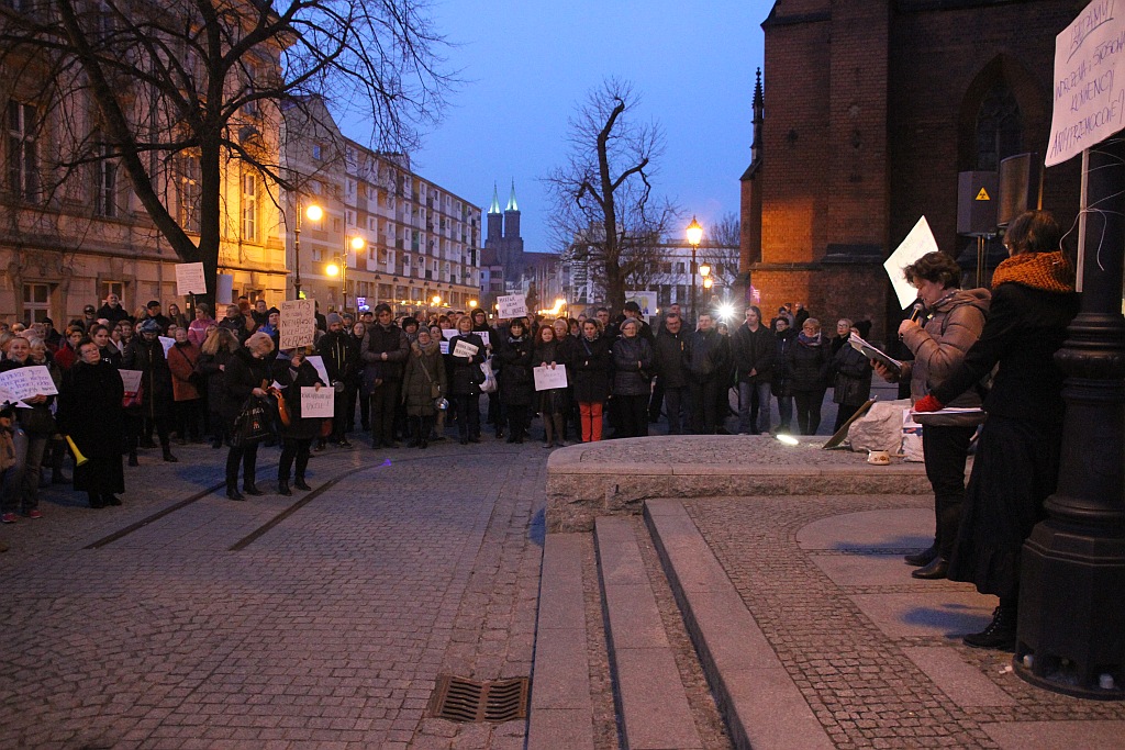 Ponad 300 osób wzięło udział w Międzynarodowym Strajku Kobiet