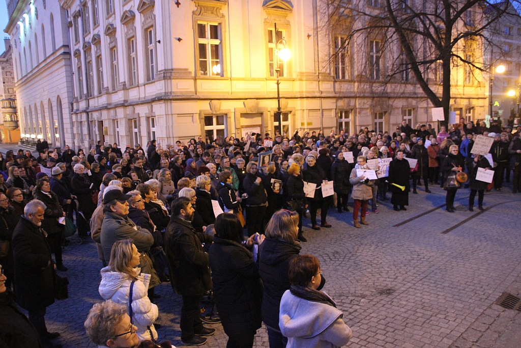 Ponad 300 osób wzięło udział w Międzynarodowym Strajku Kobiet