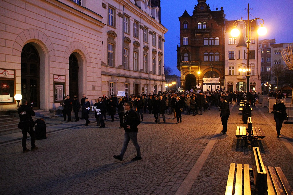 Ponad 300 osób wzięło udział w Międzynarodowym Strajku Kobiet