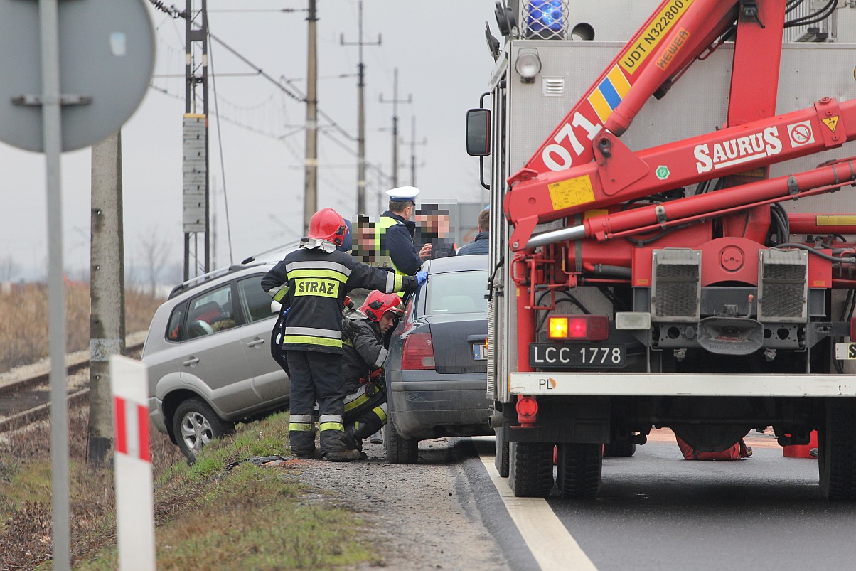 Wypadek z udziałem trzech aut. Trzy osoby lekko ranne