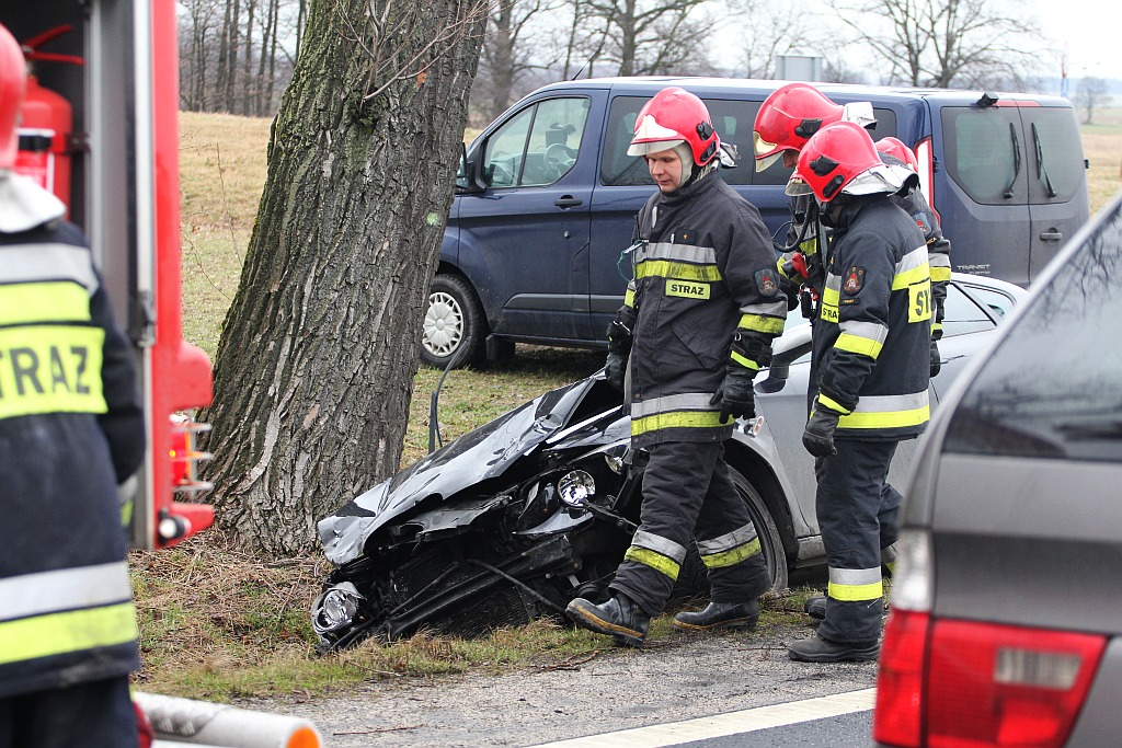 Wypadek z udziałem trzech aut. Trzy osoby lekko ranne