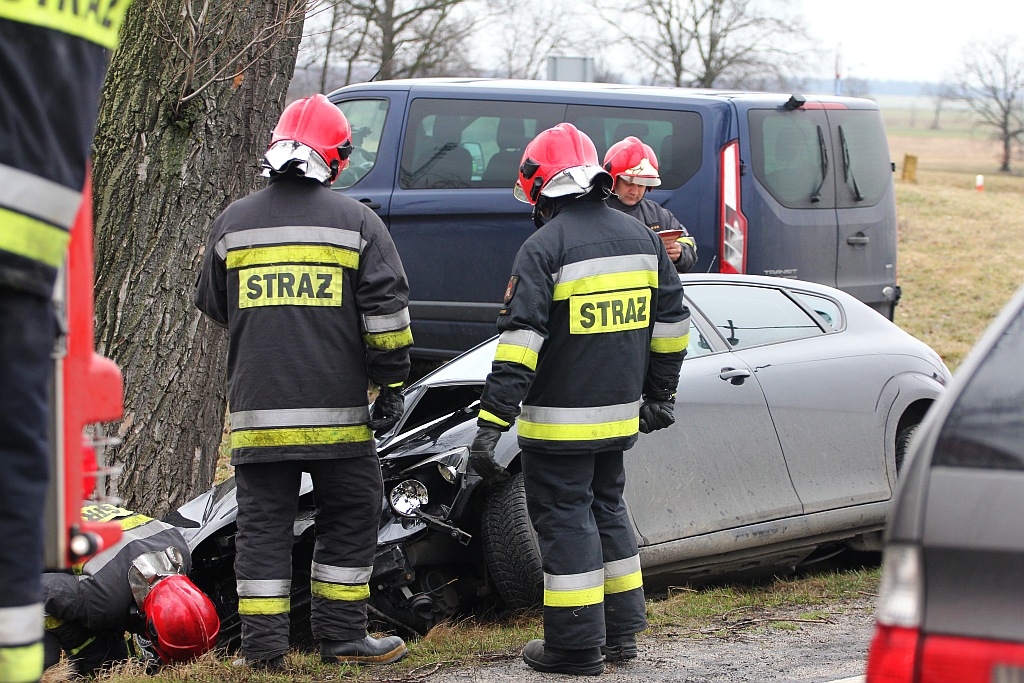 Wypadek z udziałem trzech aut. Trzy osoby lekko ranne