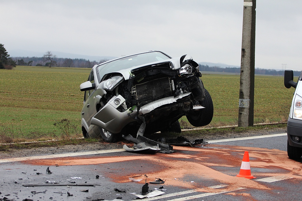 Wypadek z udziałem trzech aut. Trzy osoby lekko ranne