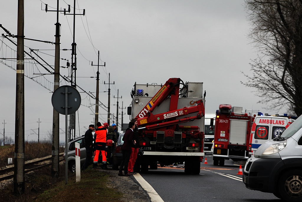 Wypadek z udziałem trzech aut. Trzy osoby lekko ranne