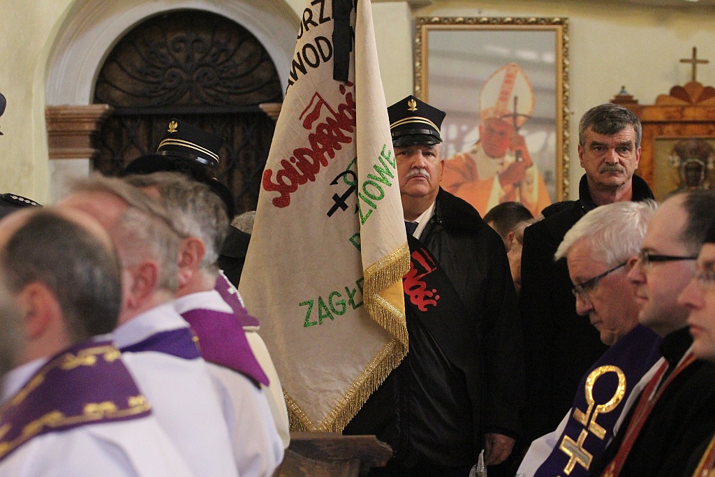 Uroczystości pogrzebowe księdza biskupa Tadeusza Rybaka cz1