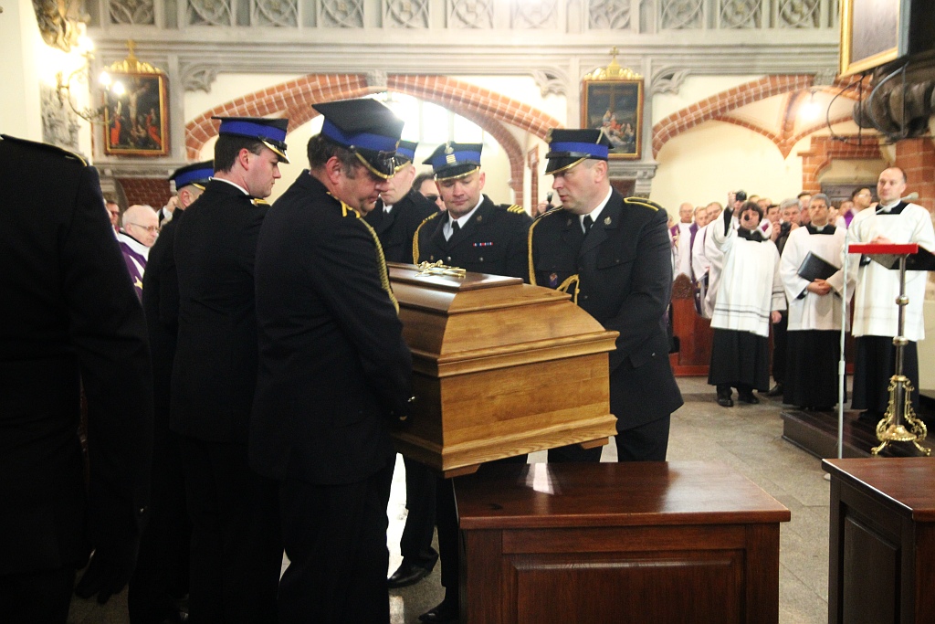 Uroczystości pogrzebowe księdza biskupa Tadeusza Rybaka cz2
