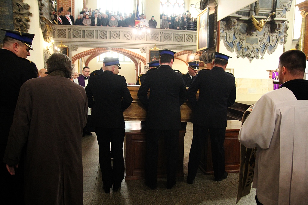 Uroczystości pogrzebowe księdza biskupa Tadeusza Rybaka cz2
