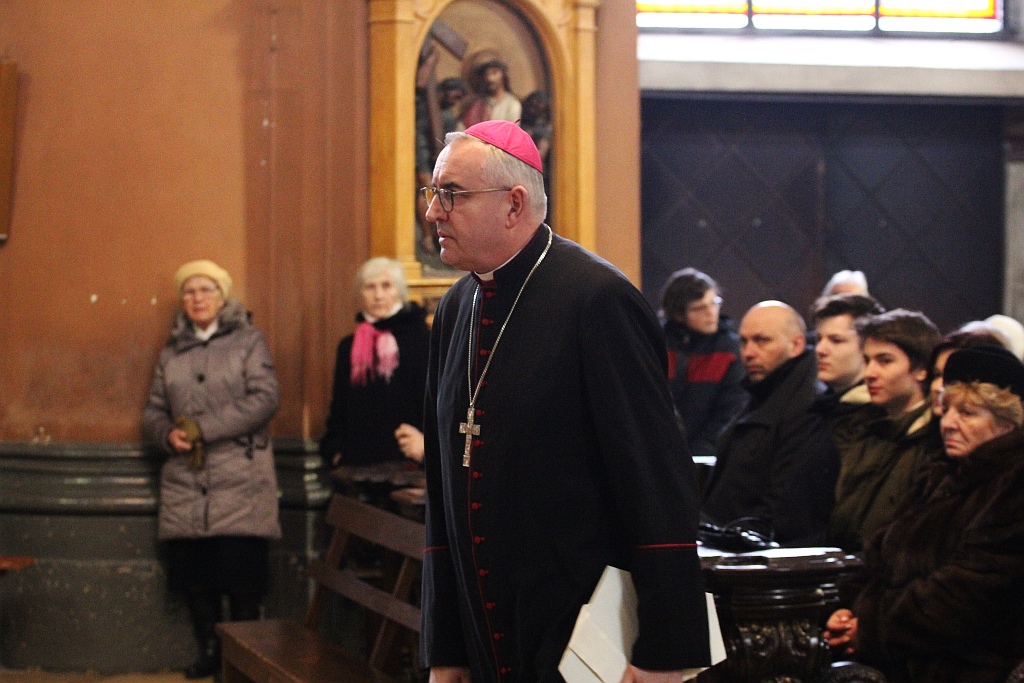 Uroczystości pogrzebowe księdza biskupa Tadeusza Rybaka cz1