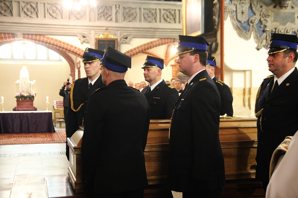 Uroczystości pogrzebowe księdza biskupa Tadeusza Rybaka cz2
