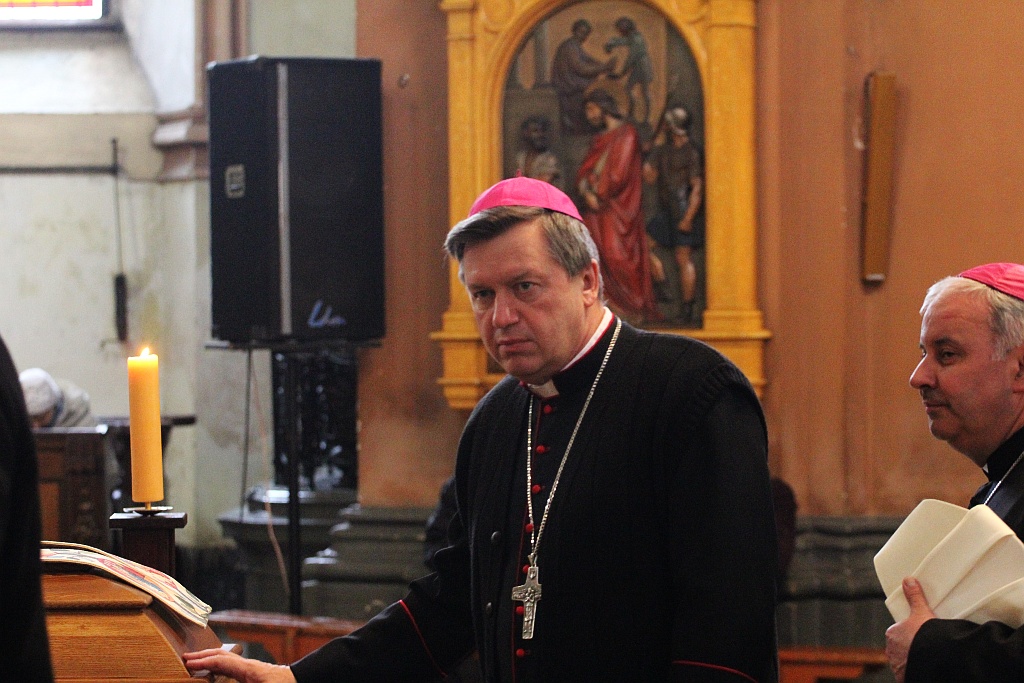 Uroczystości pogrzebowe księdza biskupa Tadeusza Rybaka cz1