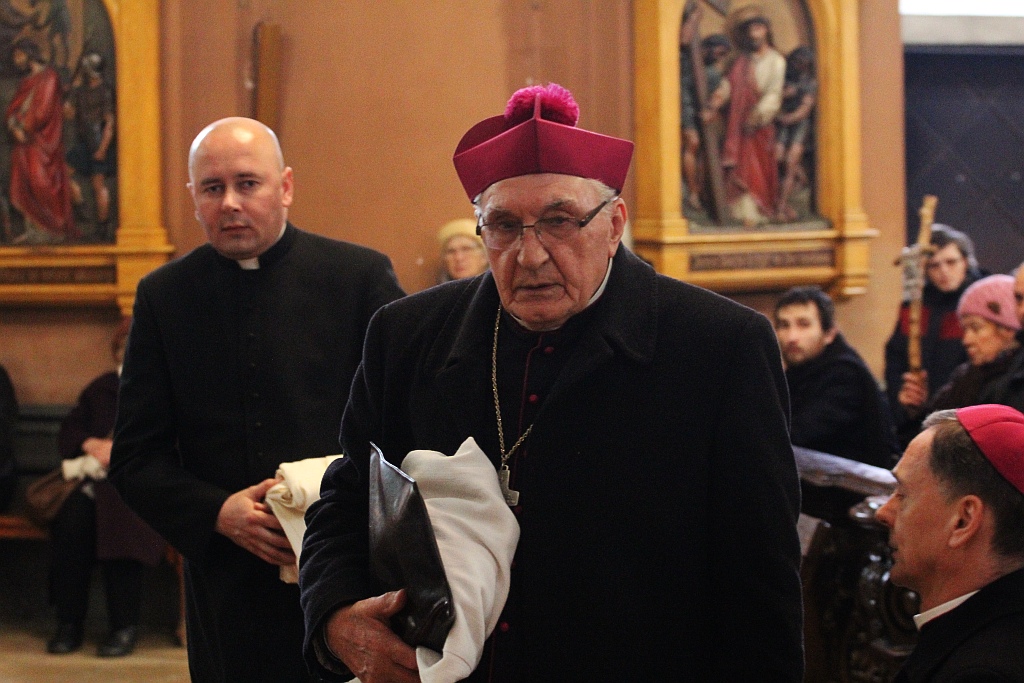 Uroczystości pogrzebowe księdza biskupa Tadeusza Rybaka cz1
