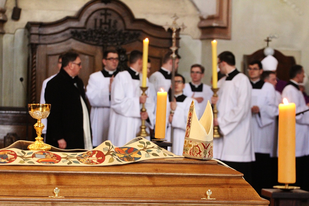 Uroczystości pogrzebowe księdza biskupa Tadeusza Rybaka cz1