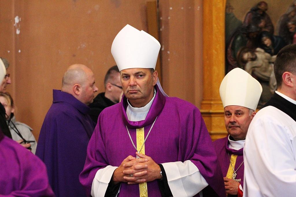 Uroczystości pogrzebowe księdza biskupa Tadeusza Rybaka cz1