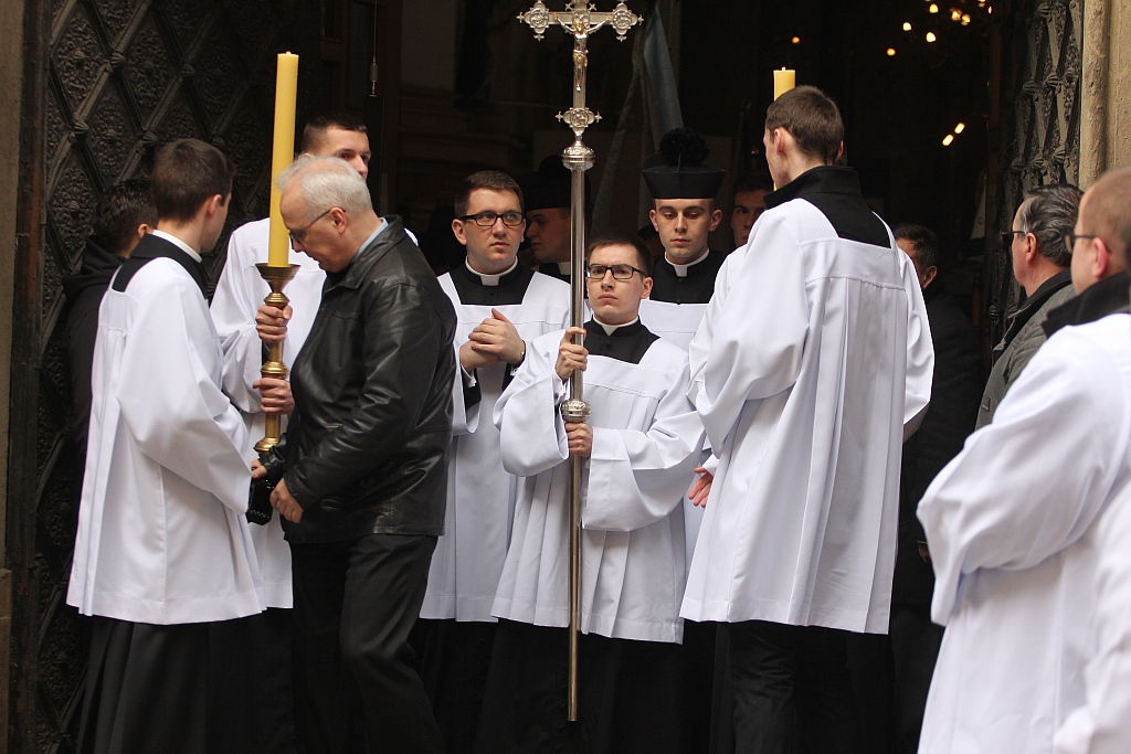 Uroczystości pogrzebowe księdza biskupa Tadeusza Rybaka cz1