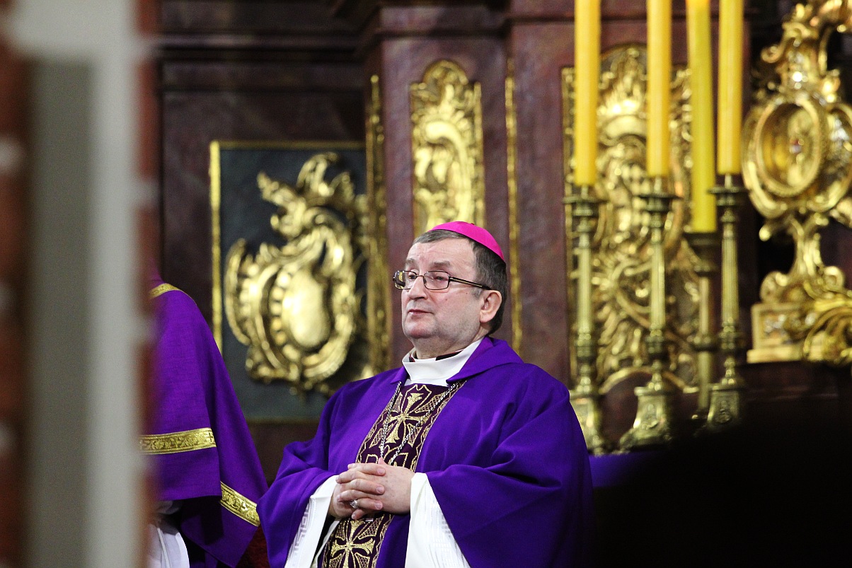 Uroczystości pogrzebowe księdza biskupa Tadeusza Rybaka cz2
