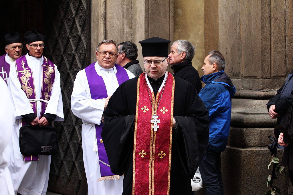 Uroczystości pogrzebowe księdza biskupa Tadeusza Rybaka cz1