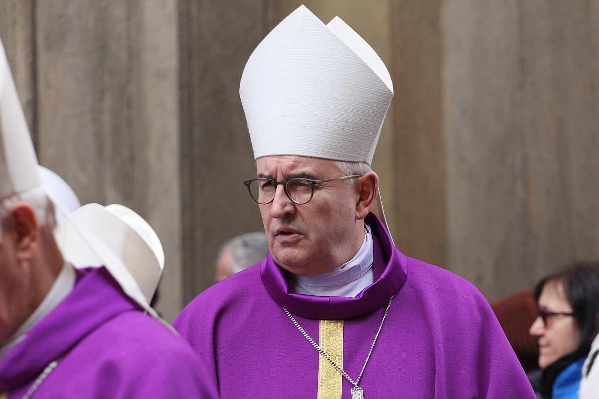 Uroczystości pogrzebowe księdza biskupa Tadeusza Rybaka cz1